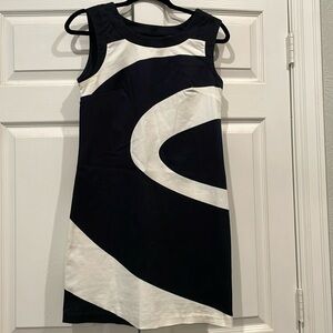 Swirly open back keyhole black white graphic sheath dress